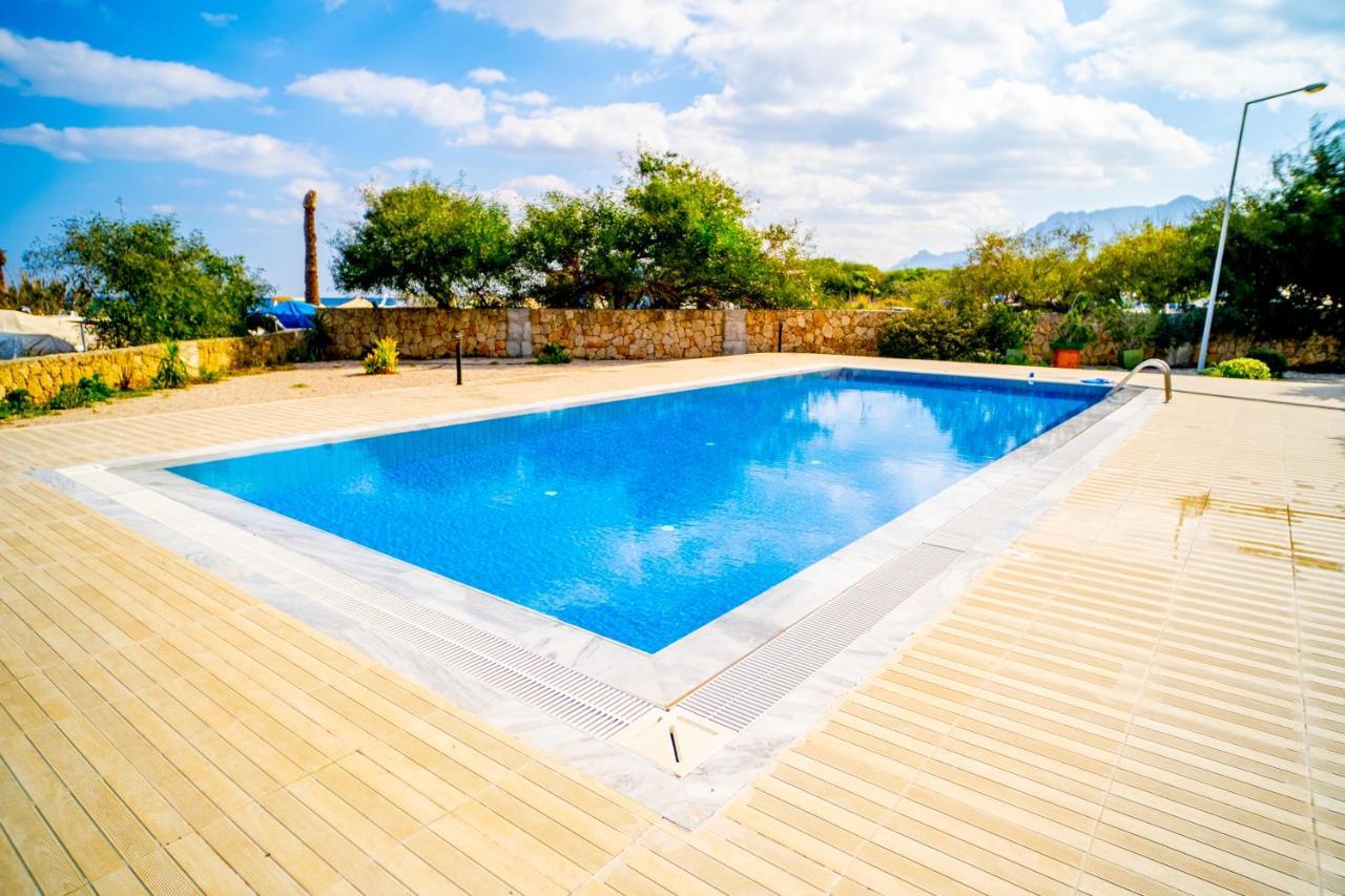 Spacious Three-Bedroom Apartment With Sea View A3 Kyrenia  Exterior foto